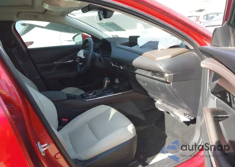 2021 Mazda Cx-30 Premium z USA, uszkodzony, nr VIN 3MVDMBDM5MM228074